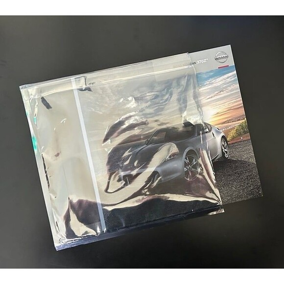 2010 Nissan 370Z 36-page Original Car Sales Brochure Catalog - Picture 4 of 4